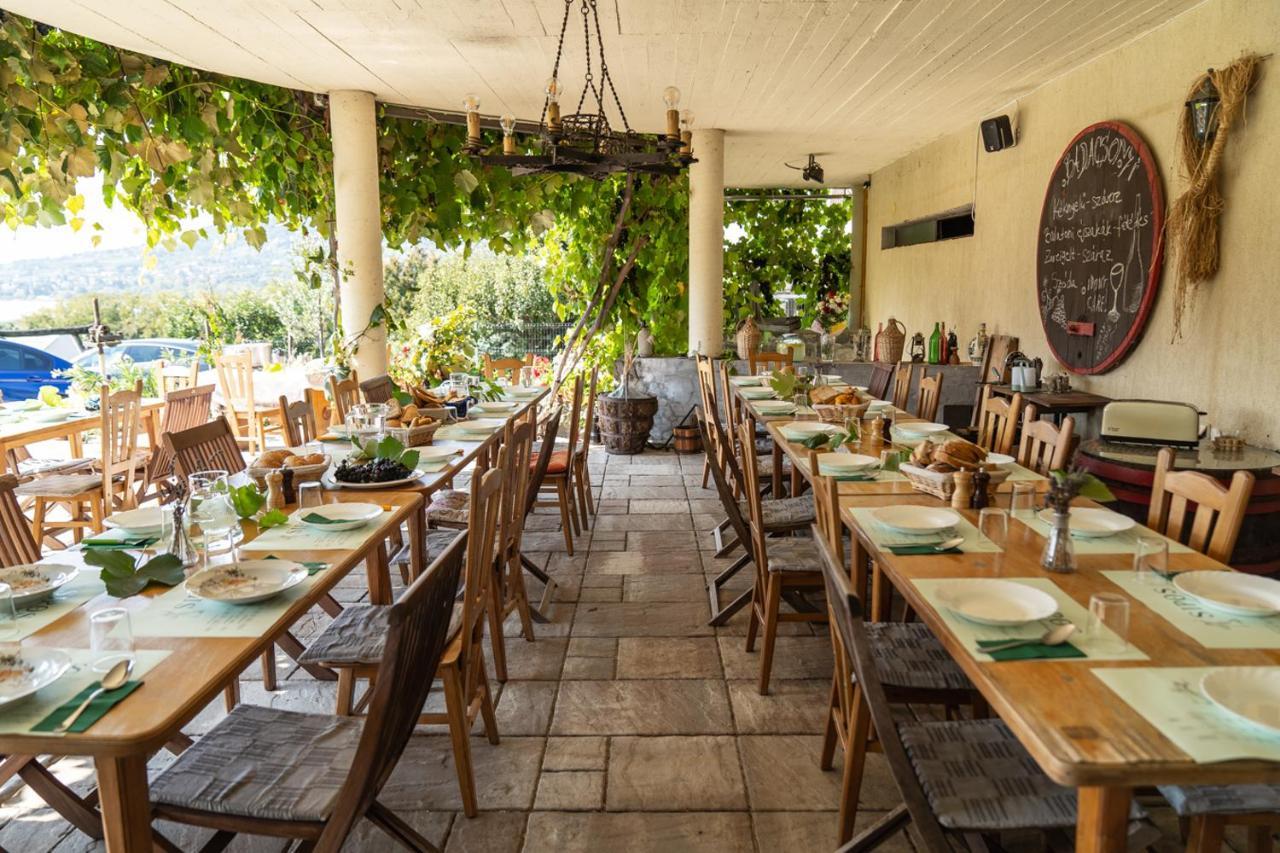 Sipos Borhaz Es Vendeghaz Hotel Badacsonyors Exterior photo
