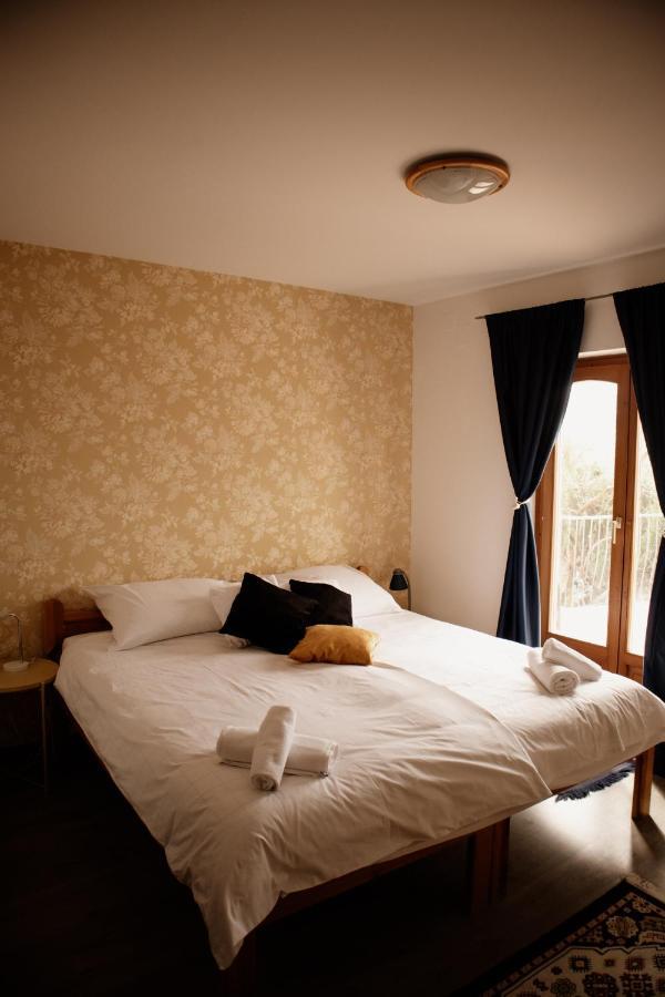 Sipos Borhaz Es Vendeghaz Hotel Badacsonyors Exterior photo