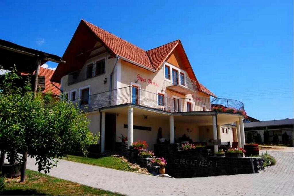 Sipos Borhaz Es Vendeghaz Hotel Badacsonyors Exterior photo