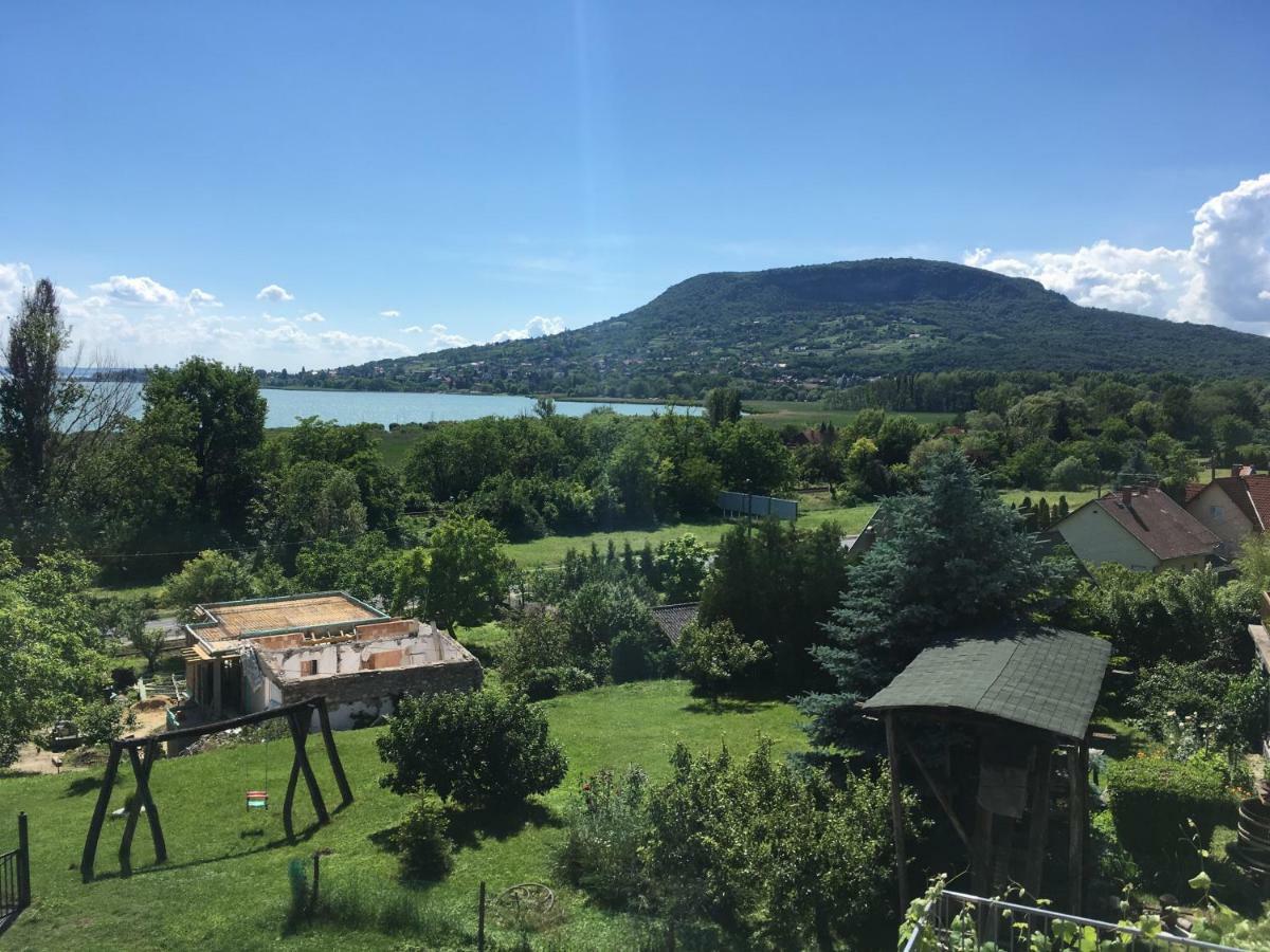Sipos Borhaz Es Vendeghaz Hotel Badacsonyors Exterior photo